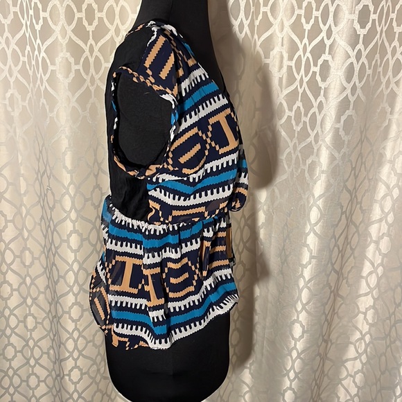 Papaya women’s top size M. Thinner outer material w pattern and black under - Picture 2 of 6